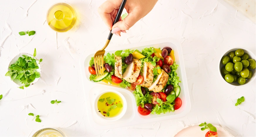 Przykładowy posiłek – kalkulator kalorii w cateringu dietetycznym